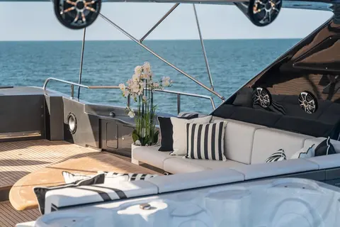 Azimut 100 Jumbo Yacht for Sale, photograph 12