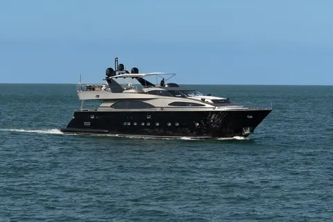 Azimut 100 Jumbo Yacht for Sale, photograph 3