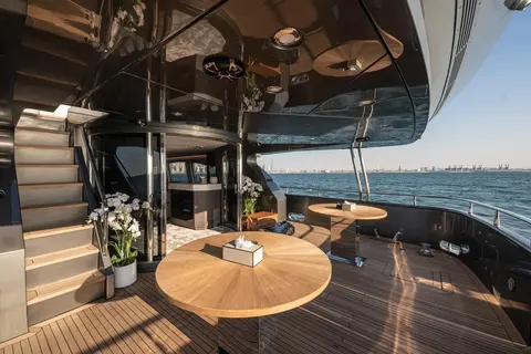 Azimut 100 Jumbo Yacht for Sale, photograph 7