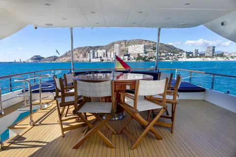 B Two Yacht Charter, photograph 10