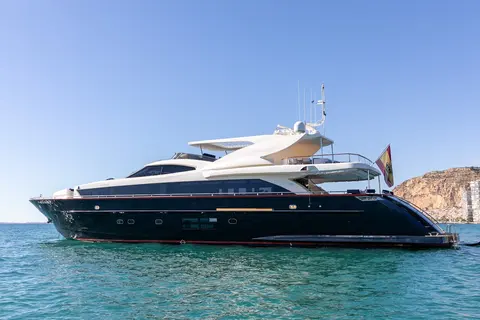 B Two Yacht Charter, photograph 2