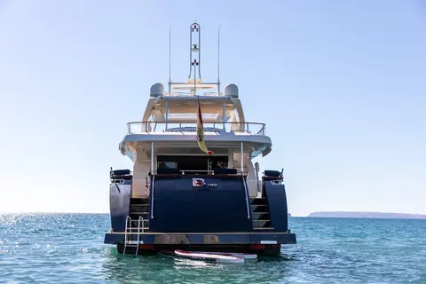 B Two Yacht Charter, photograph 3