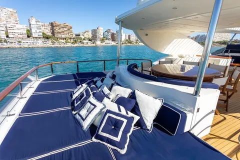 B Two Yacht Charter, photograph 7
