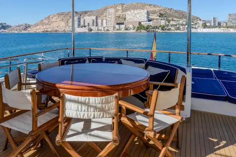 B Two Yacht Charter, photograph 9