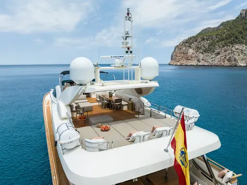 B4 Yacht Charter, photograph 9