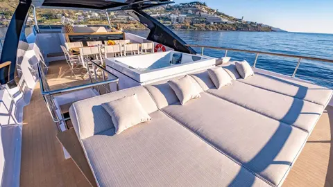 Baccarat Yacht Charter, photograph 11