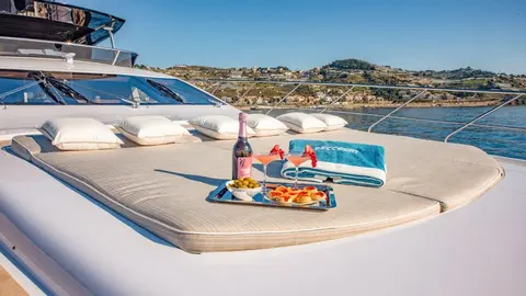 Baccarat Yacht Charter, photograph 12