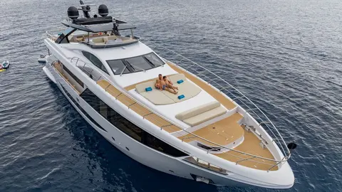 Baccarat Yacht Charter, photograph 4