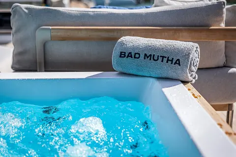 Bad Mutha Yacht Charter, photograph 11