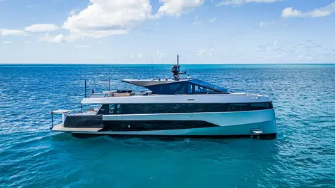 Bad Mutha Yacht Charter, photograph 2