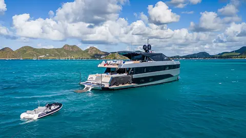 Bad Mutha Yacht Charter, photograph 3