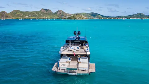 Bad Mutha Yacht Charter, photograph 5