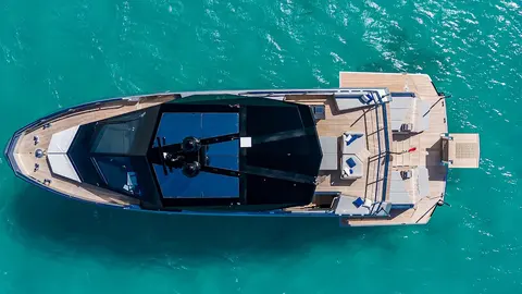 Bad Mutha Yacht Charter, photograph 6