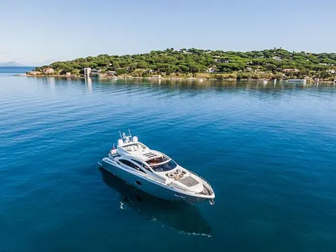 Basad Yacht Charter, photograph 4