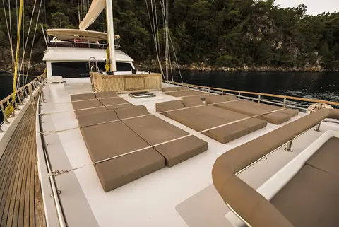 Belgin Sultan Yacht Charter, photograph 11