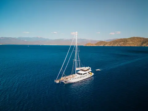 Belgin Sultan Yacht Charter, photograph 2