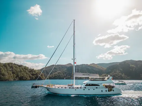 Belgin Sultan Yacht Charter, photograph 4