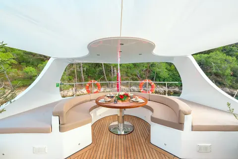 Belgin Sultan Yacht Charter, photograph 6