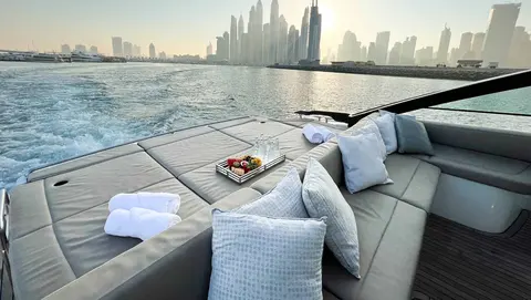 Bella V Yacht Charter in Dubai, photograph 4