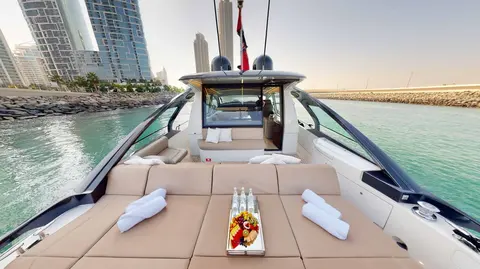 Bella V Yacht Charter in Dubai, photograph 6