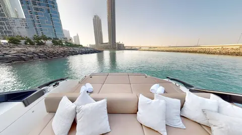Bella V Yacht Charter in Dubai, photograph 8
