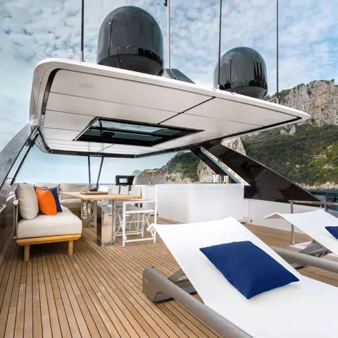 Bella VIIII Yacht Charter in Dubai, photograph 10