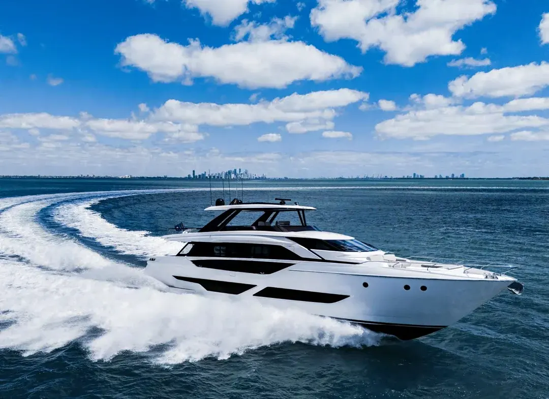 Bella VIIII Yacht Charter in Dubai