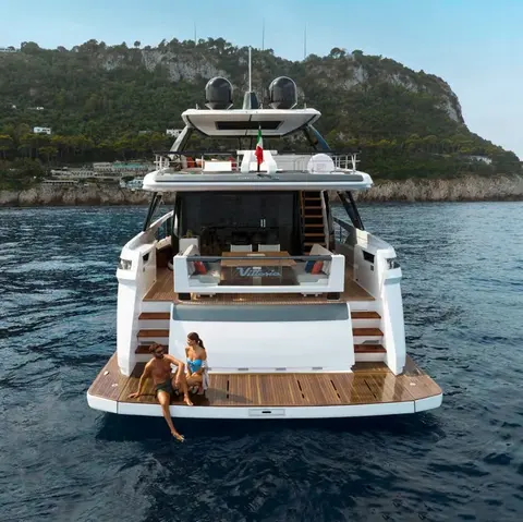 Bella VIIII Yacht Charter in Dubai, photograph 4