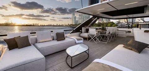 Bella VIIII Yacht Charter in Dubai, photograph 6