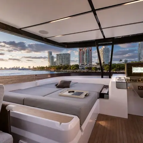 Bella VIIII Yacht Charter in Dubai, photograph 8