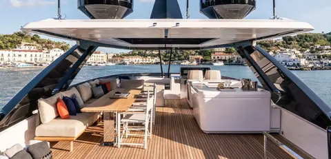 Bella VIIII Yacht Charter in Dubai, photograph 9