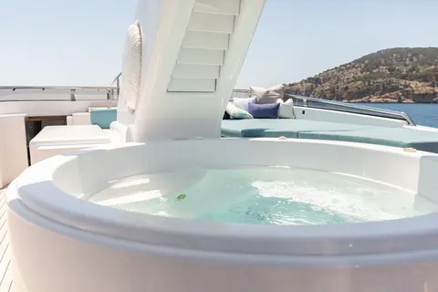 Benita Blue Yacht Charter, photograph 6