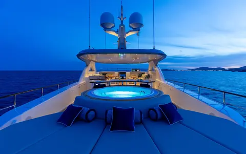 Calypso I Yacht Charter, photograph 7