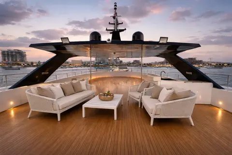 Carmen Yacht Charter in Dubai, photograph 4