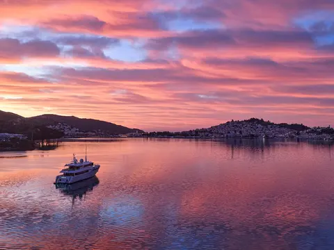 Celia P Yacht Charter, photograph 4