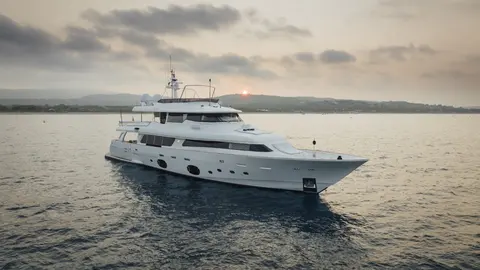 Centurion Yacht Charter, photograph 2