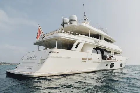 Centurion Yacht Charter, photograph 5