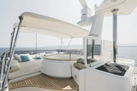 Centurion Yacht Charter, photograph 9