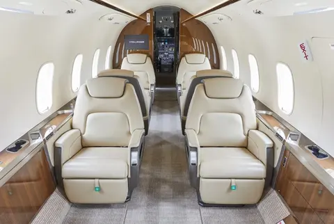 Challenger 3500 Private Jet Charter, photograph 2
