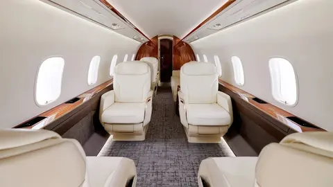 Challenger 3500 Private Jet Charter, photograph 3