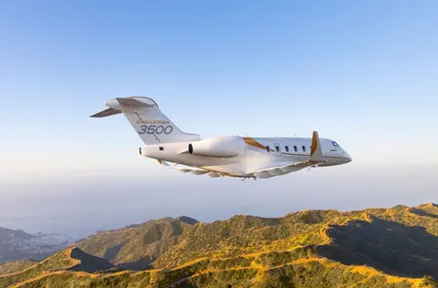 Challenger 3500 Private Jet Charter, photograph 4