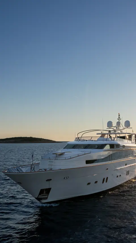 Conte Stefani Yacht Charter, photograph 2