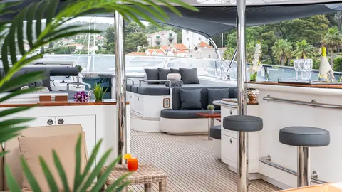 Conte Stefani Yacht Charter, photograph 6