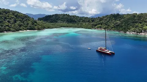 Crazy Love Yacht Charter, photograph 2