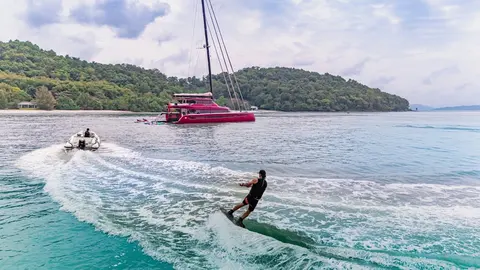 Crazy Love Yacht Charter, photograph 3