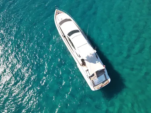 Daya Yacht Charter, photograph 3