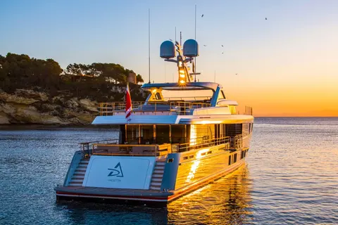 Delta One Yacht Charter, photograph 10