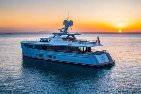 Delta One Yacht Charter, photograph 4