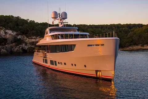 Delta One Yacht Charter, photograph 6