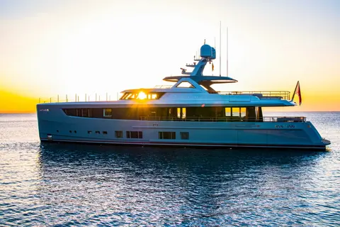Delta One Yacht Charter, photograph 8